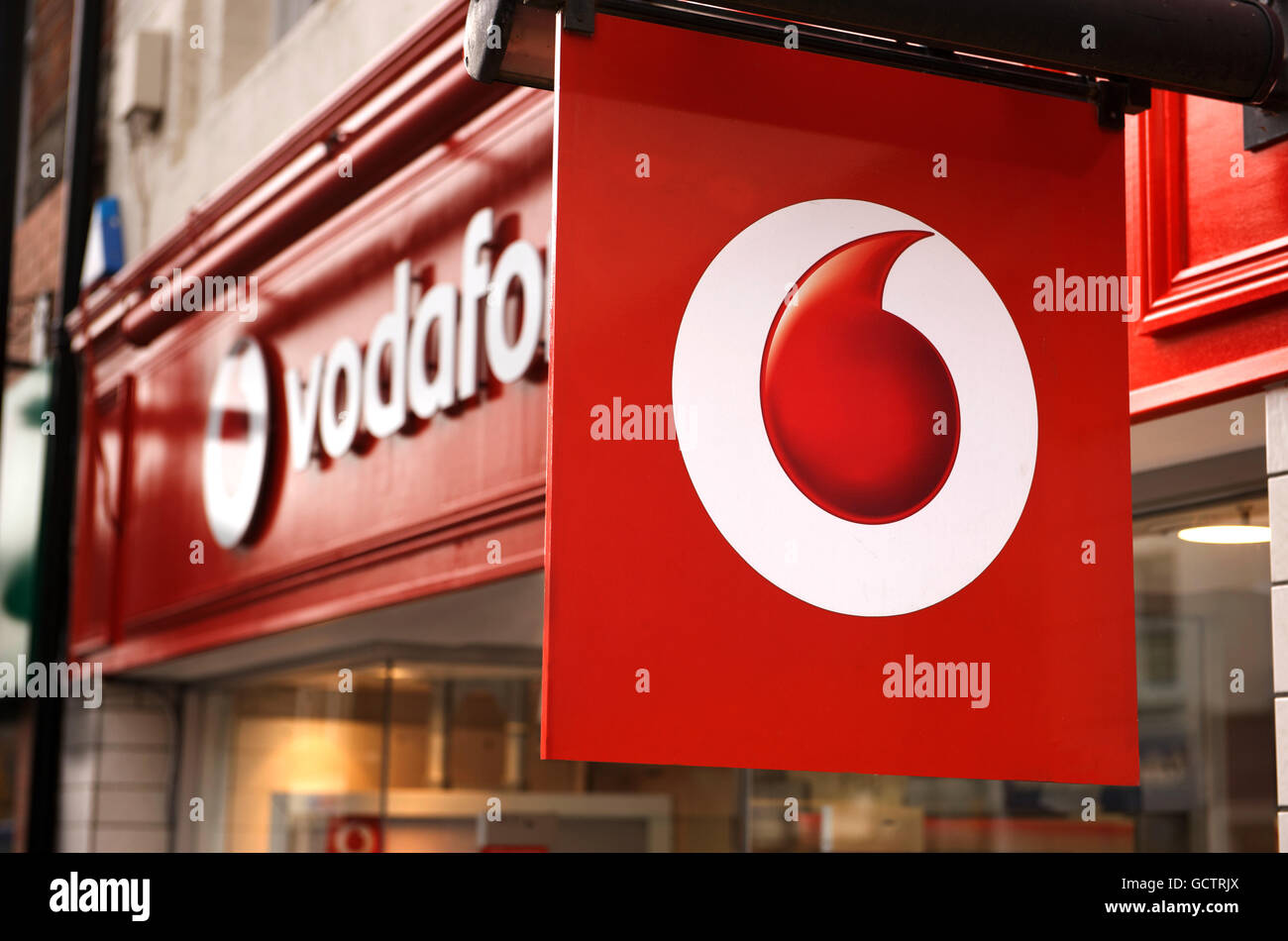 Vue générale du magasin vodafone sur Oxford Street, Londres Banque D'Images