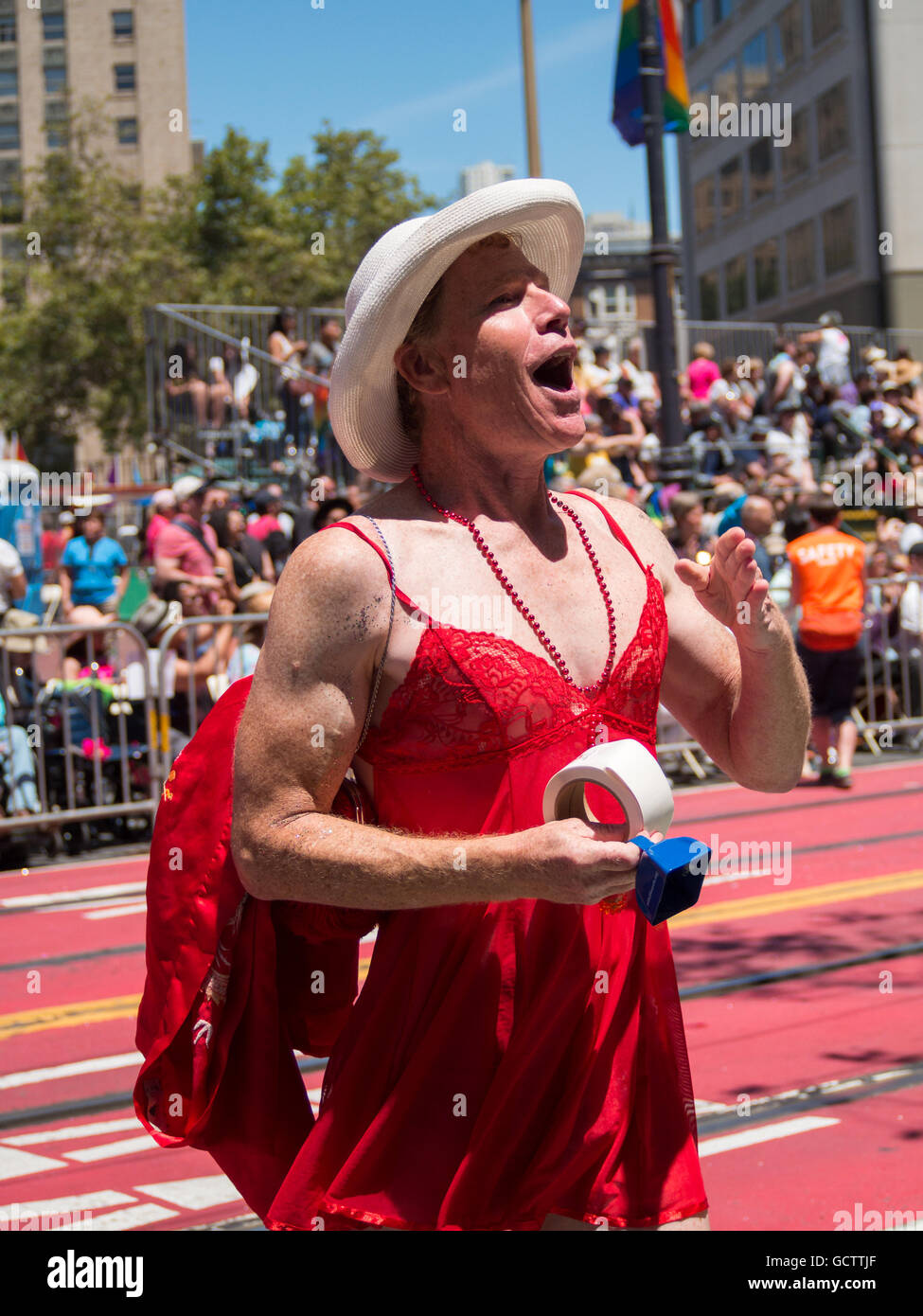 L'homme à faire glisser à San Francisco Pride Parade 2016 Banque D'Images