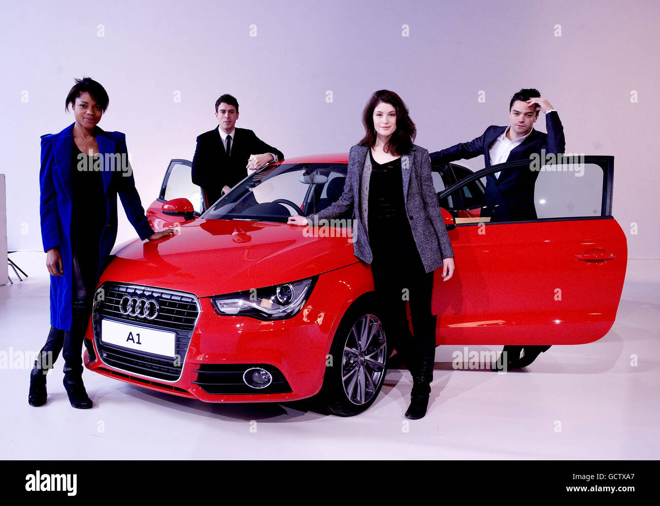 Naomie Harris, Toby Kebell, Gemma Arterton et Dominic Cooper sont vus lors du lancement de la nouvelle Audi A1 à Battersea à Londres. Banque D'Images