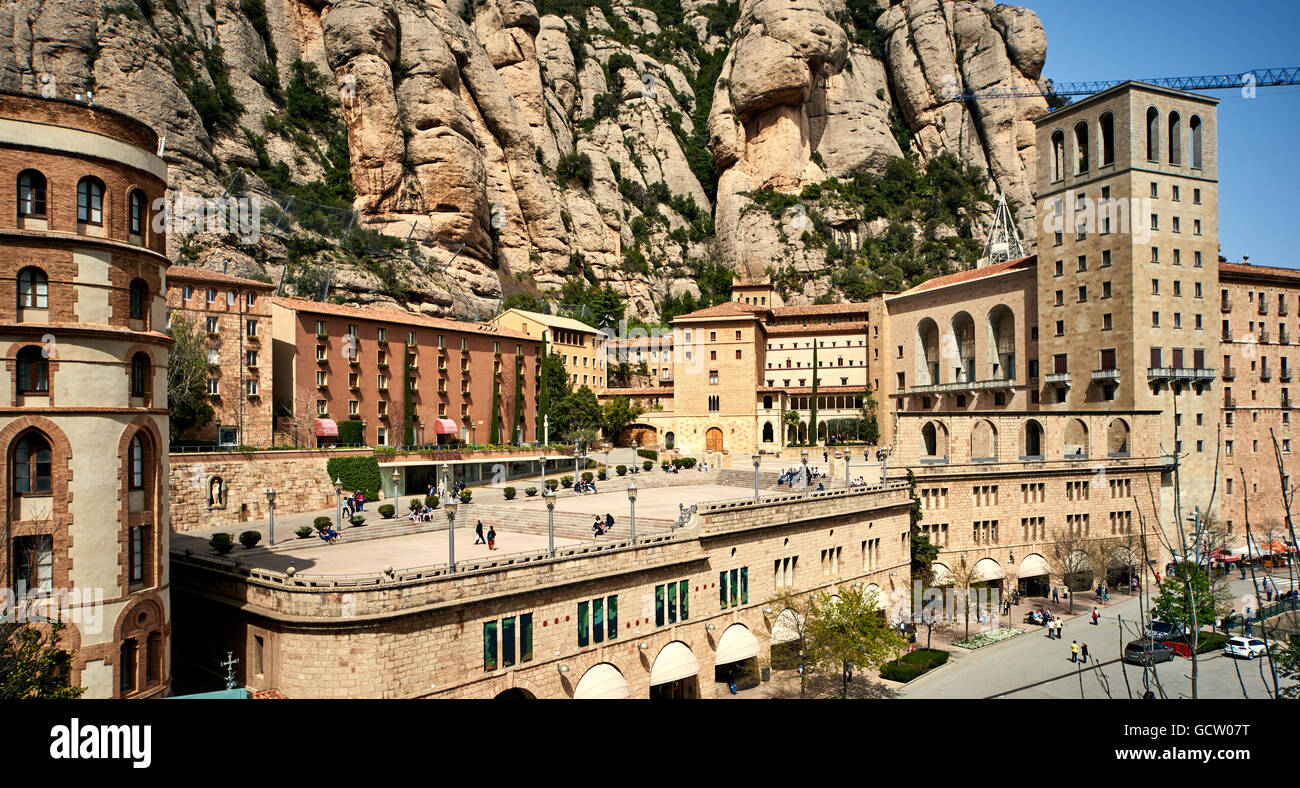 Montagnes Montserrat spectaculaire et monastère bénédictin de Santa Maria de Montserrat, près de Barcelone. Espagne Banque D'Images