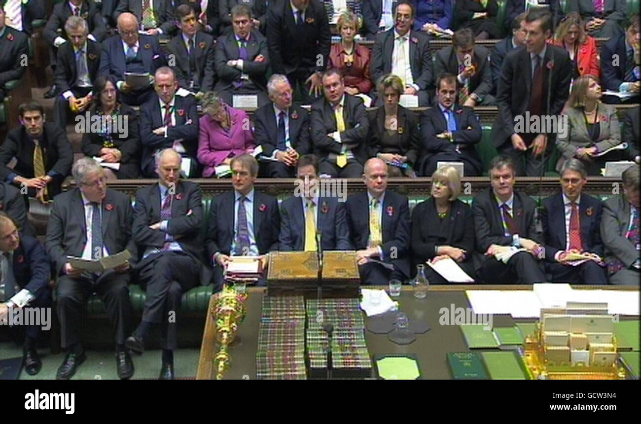 Les banquettes du gouvernement pendant les questions du premier ministre à la Chambre des communes, à Londres. Banque D'Images