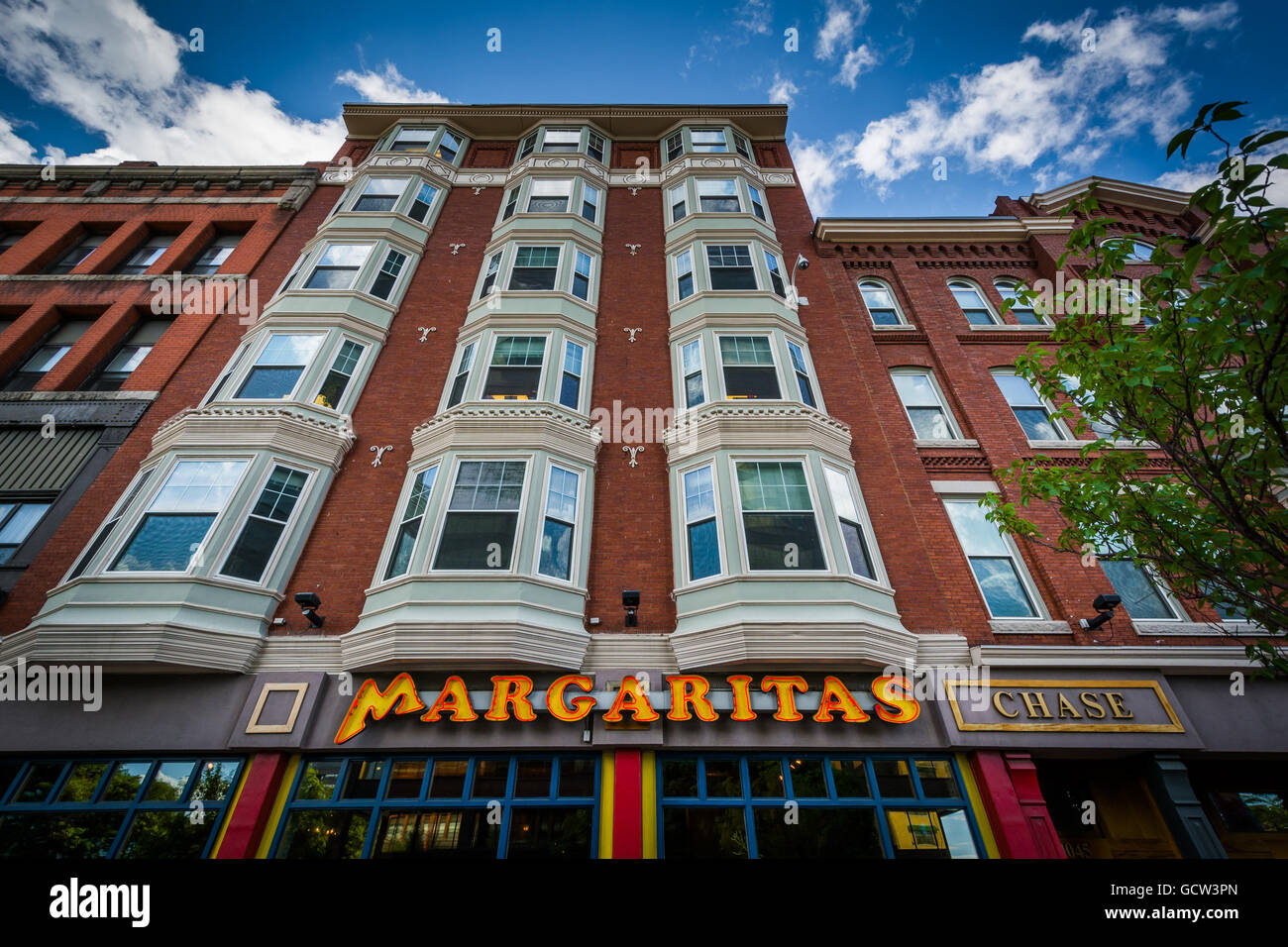 Les vieux bâtiments sur Elm Street, dans le centre-ville de Manchester, New Hampshire. Banque D'Images