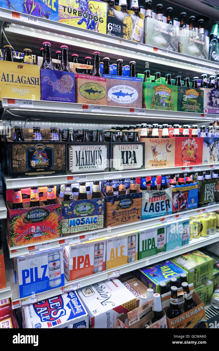 Section de la bière artisanale, Fairway Super Market, New York City, USA Banque D'Images