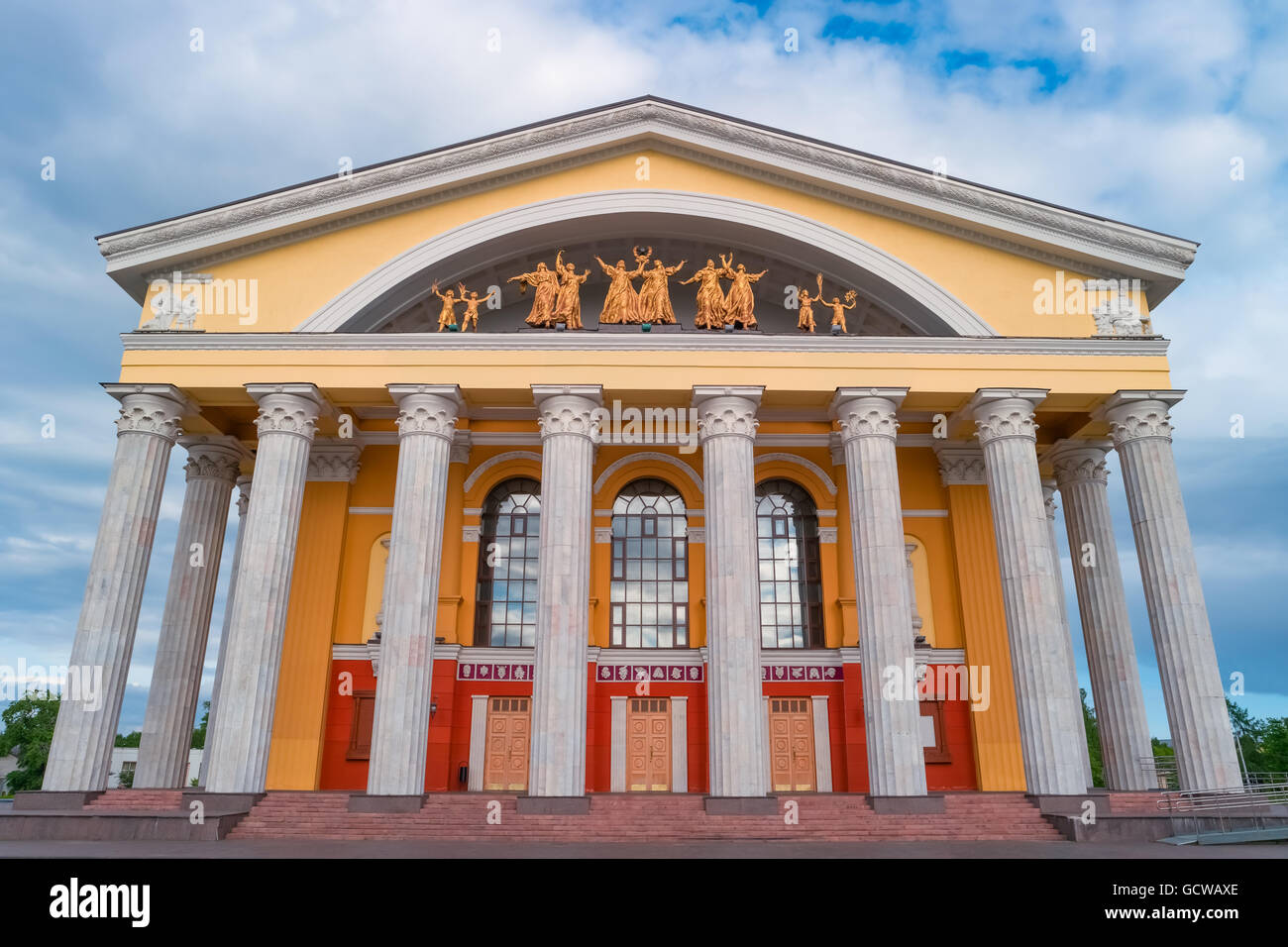 République de Carélie le théâtre musical, Petrozavodsk (Russie). Plus belle et célèbre bâtiment à Petrozavodsk. Banque D'Images