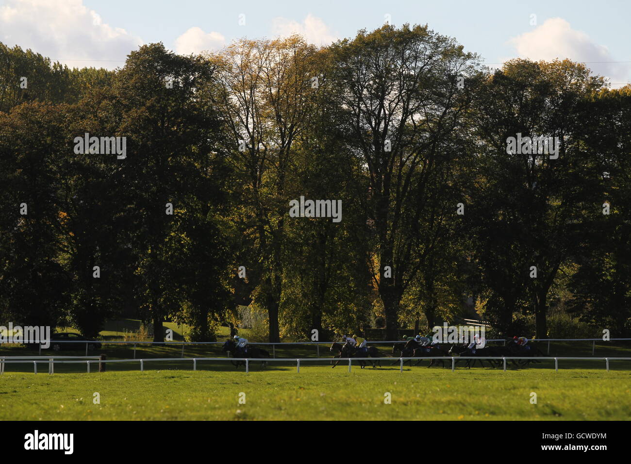 Courses hippiques - Hippodrome de Worcester.Coureurs et coureurs lors de la course de hit Bands Maiden Hurdle Race ws-promotions.co.uk Banque D'Images