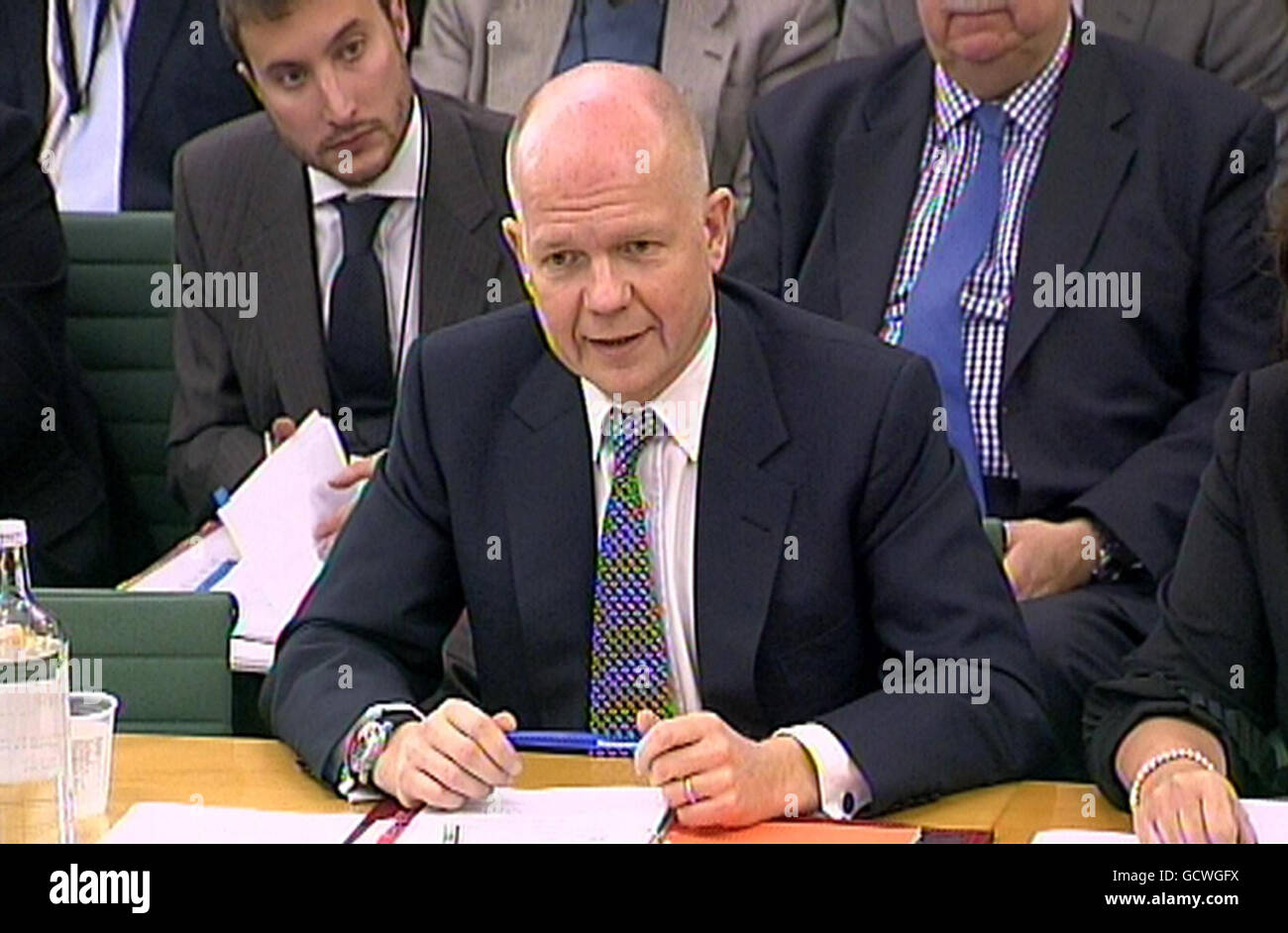 Le secrétaire aux Affaires étrangères, William Hague, s'adresse au Comité des Affaires étrangères de la Chambre des communes, dans le centre de Londres, où il répond aux questions sur l'Afghanistan et le Pakistan. Banque D'Images