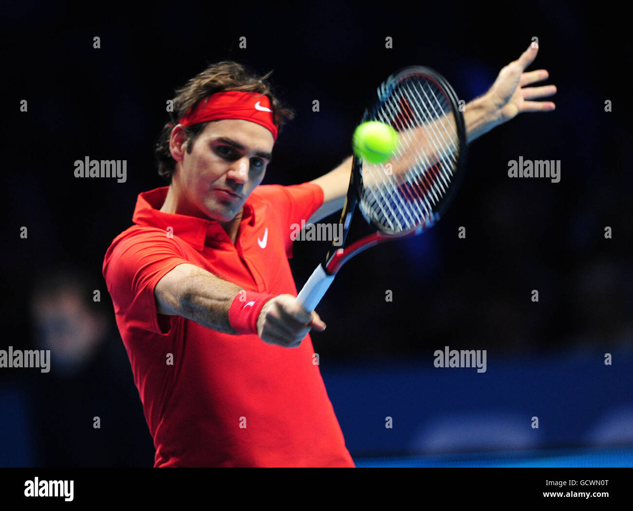 Roger Federer de la Suisse en action contre Robin Soderling de la Suède Sixième jour des finales du Barclays ATP World tennis Tour Banque D'Images