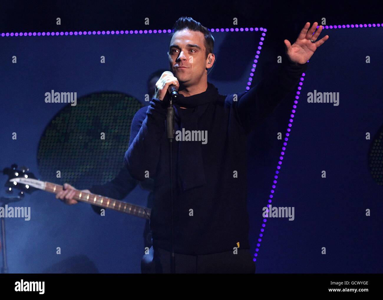 Robbie Williams de Take that pendant le BBC Children in Need Appeal 2010, au BBC Television Center, Wood Lane, Londres. Banque D'Images