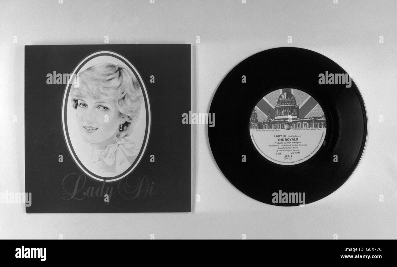 Un nouveau disque pop appelé « Lady Di », illustré sur une image composite avec le couvercle des disques.Les redevances du dossier seront versées à la Royal Jubilee Trust, un organisme de bienfaisance qui recueillant de l'argent des Royal Events.Le disque est par un groupe nouvellement formé, 'The Royals.' Banque D'Images