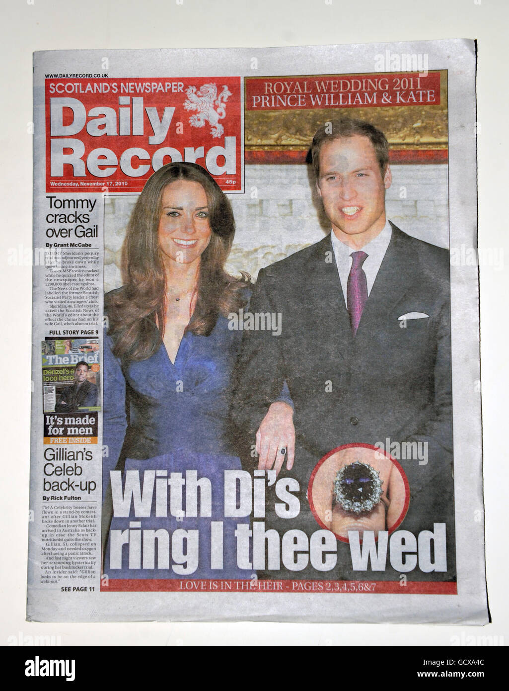 Couverture de la presse britannique de l'engagement du Prince William and Kate Middleton dans le Daily Record Banque D'Images