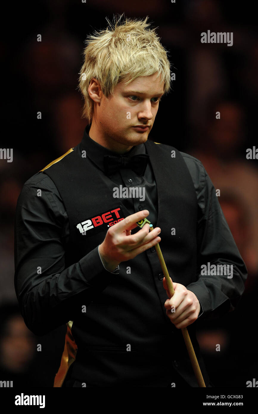 Neil Robertson d'Australie pendant son quart de finale contre Shaun Murphy d'Angleterre pendant les championnats du Royaume-Uni 12Bet.Com au Telford International Centre, Telford. Banque D'Images