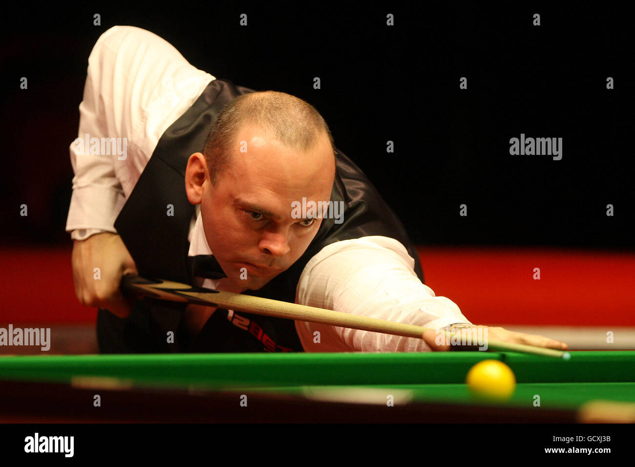 Stuart Bingham d'Angleterre à la table lors de son quart de finale match contre Mark Allen d'Irlande du Nord lors des championnats du Royaume-Uni 12Bet.Com au Telford International Center, Telford. Banque D'Images Stuart Bingham d'Angleterre à la table lors de son quart de finale match contre Mark Allen d'Irlande du Nord lors des championnats du Royaume-Uni 12Bet.Com au Telford International Center, Telford. Banque D'Images