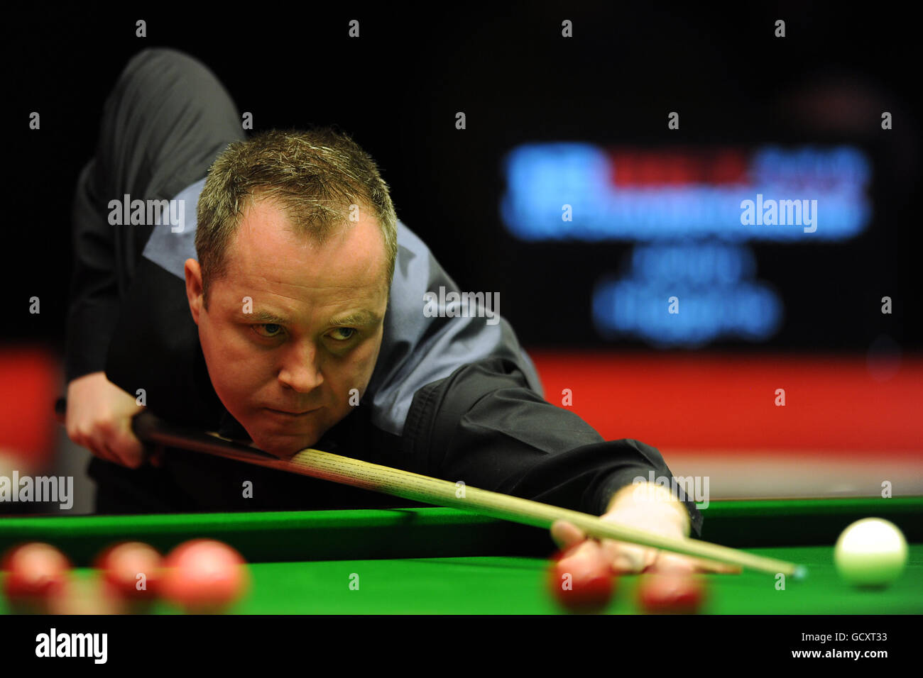 John Higgins en Écosse pendant son match contre Stephen Lee en Angleterre lors des championnats du Royaume-Uni de 12Bet.Com au Telford International Centre, à Telford Banque D'Images