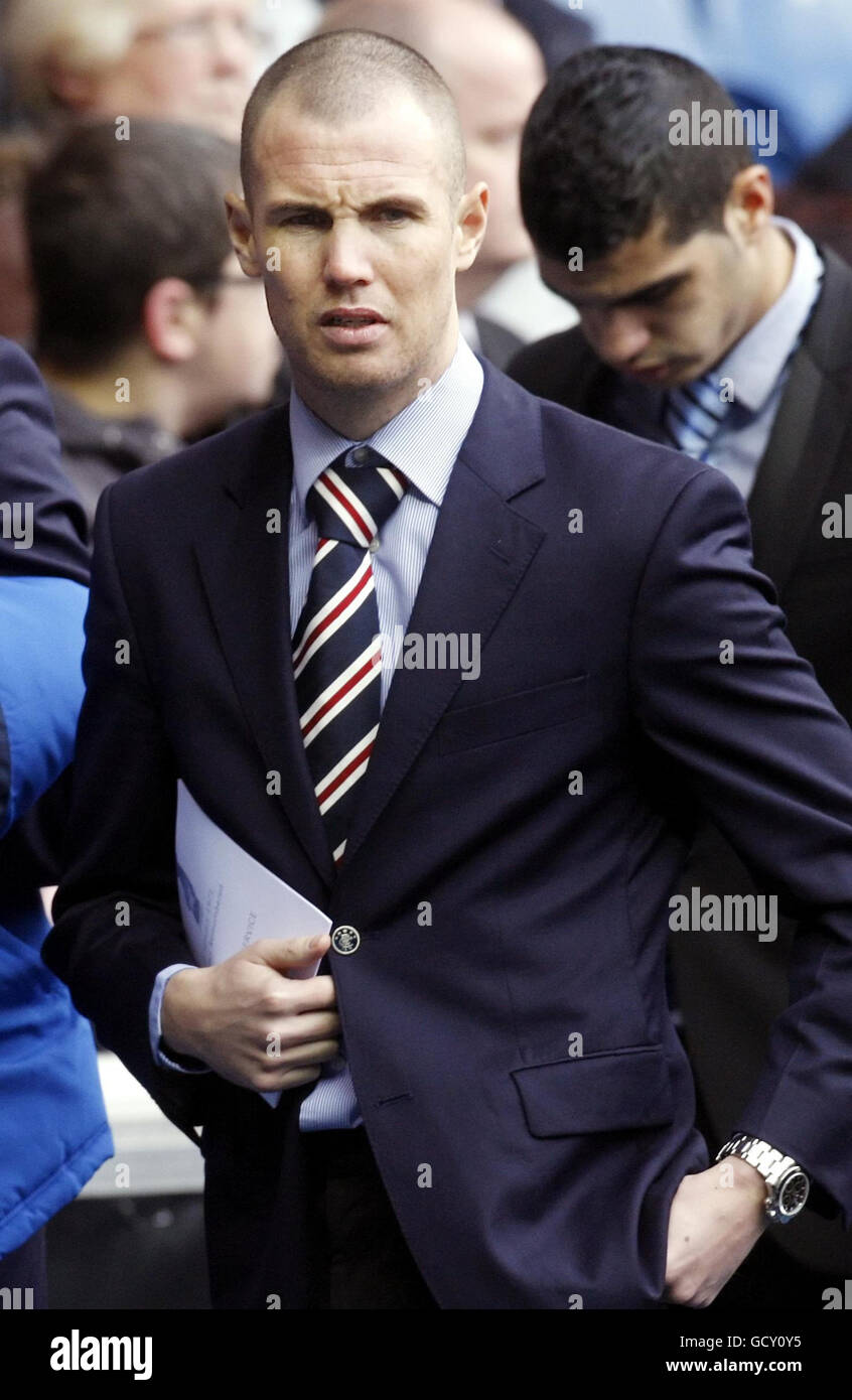 Le joueur des Rangers Kenny Miller arrive devant un service commémoratif pour commémorer le 40e anniversaire de la catastrophe d'Ibrox au stade Ibrox de Glasgow. Banque D'Images