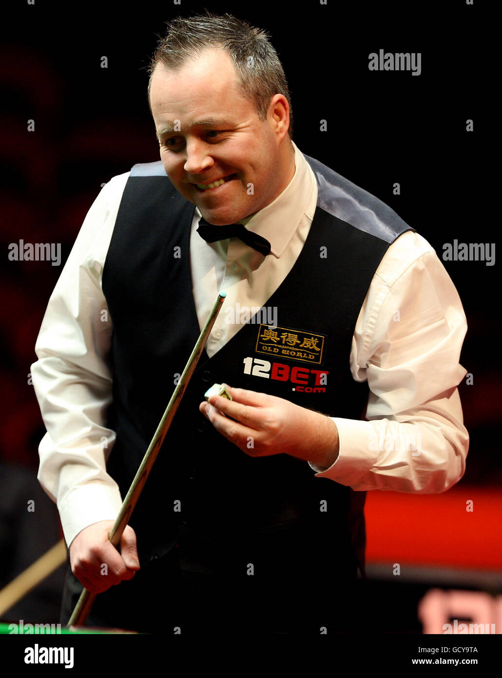 John Higgins en Écosse lors de son match de deuxième manche contre Graeme Dott en Écosse lors des championnats britanniques de 12Bet.Com au Telford International Centre, à Telford. Banque D'Images