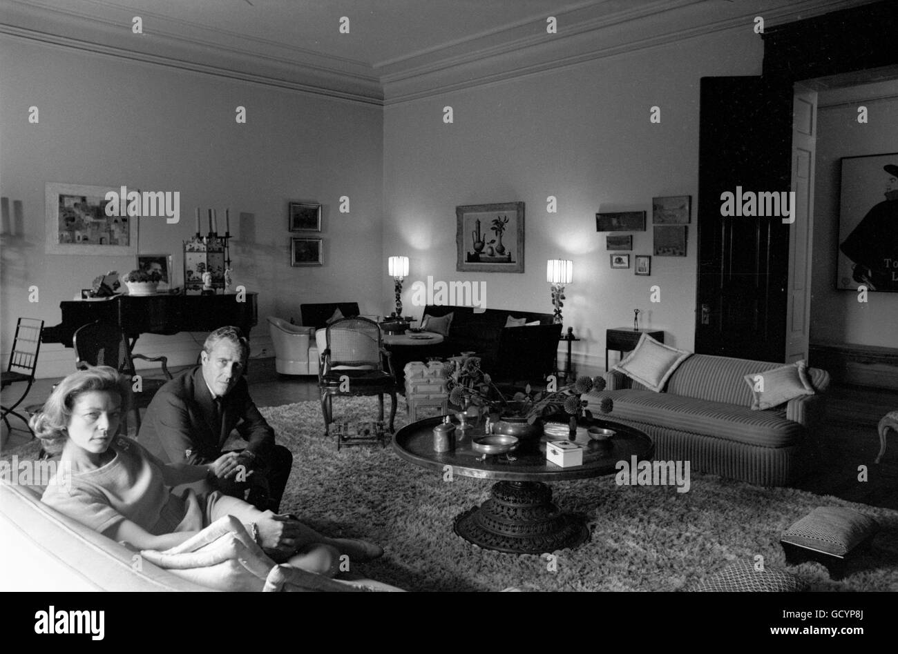 Lauren Bacall et Jason Robards dans leur appartement dans le Dakota, 1963. Banque D'Images