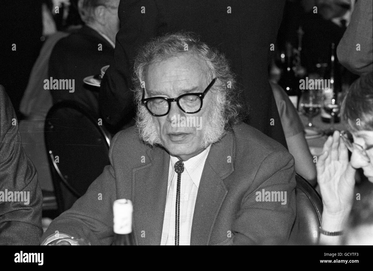 Isaac Asimov, lors d'un événement organisé par le mystère des écrivains d'Amérique Banque D'Images