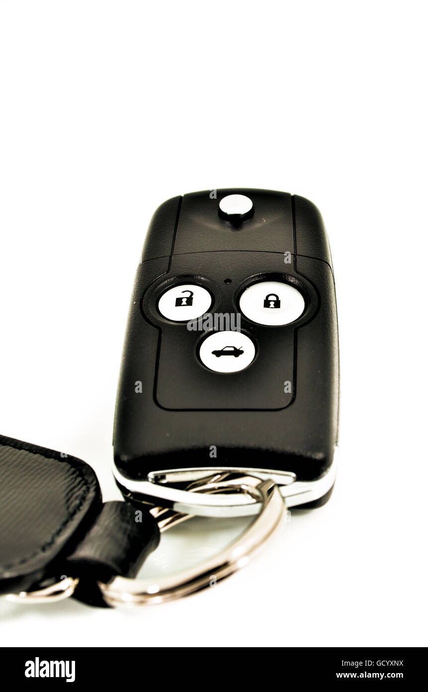 Clé de voiture avec télécommande sans fil et en cuir tag sur fond blanc Banque D'Images