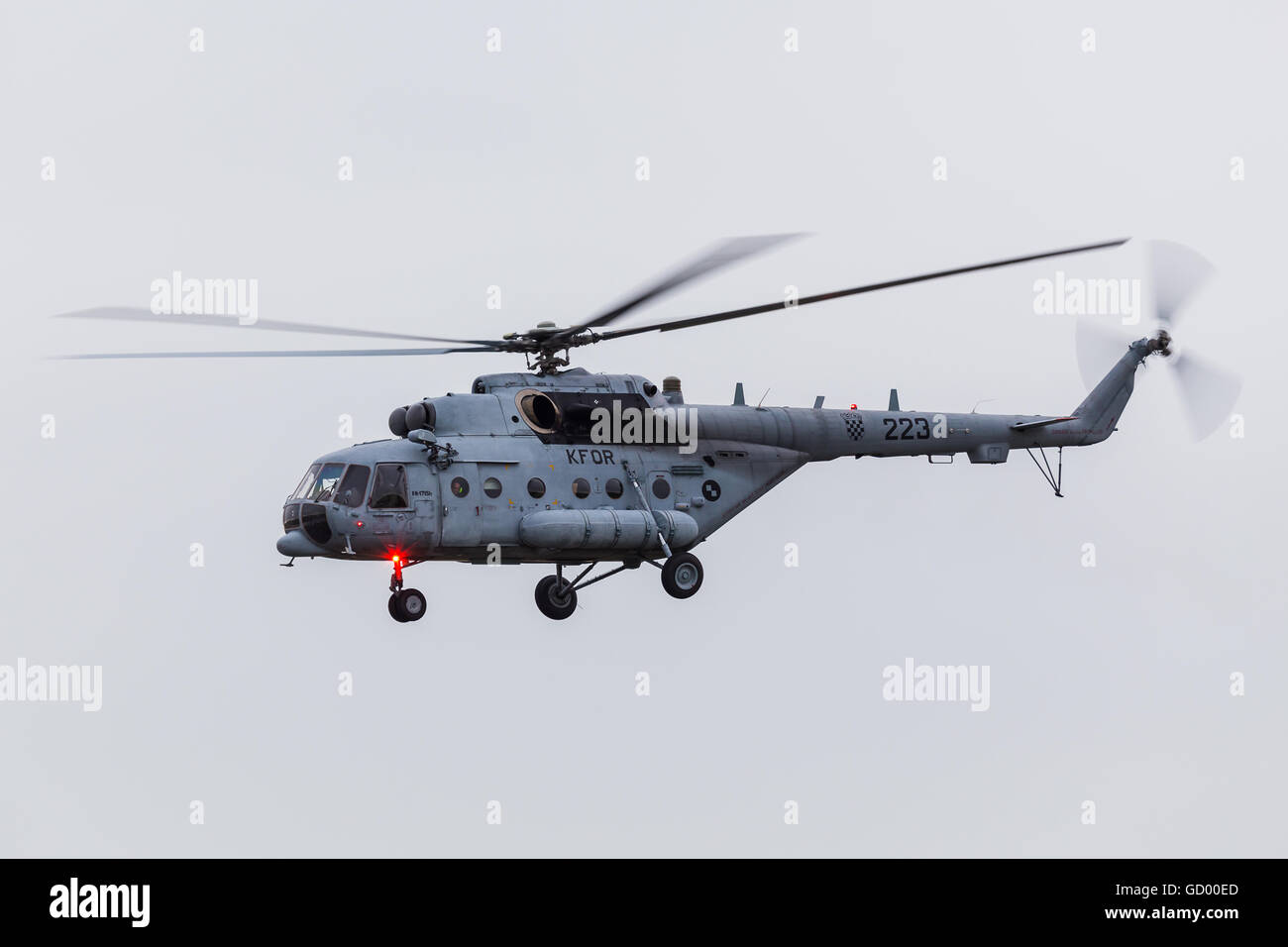 Mil Mi-171 'navire' de l'Armée de l'air croate s'approche du Royal International Air Tattoo 2016. Banque D'Images