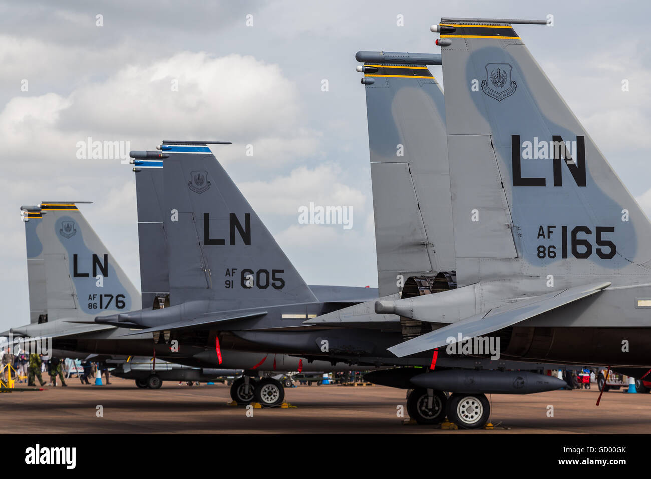 Trio Eagle, composée d'un F-15E pris en sandwich entre une paire de F-15C'est photographié à la Royal International Air Tattoo 2016. Banque D'Images