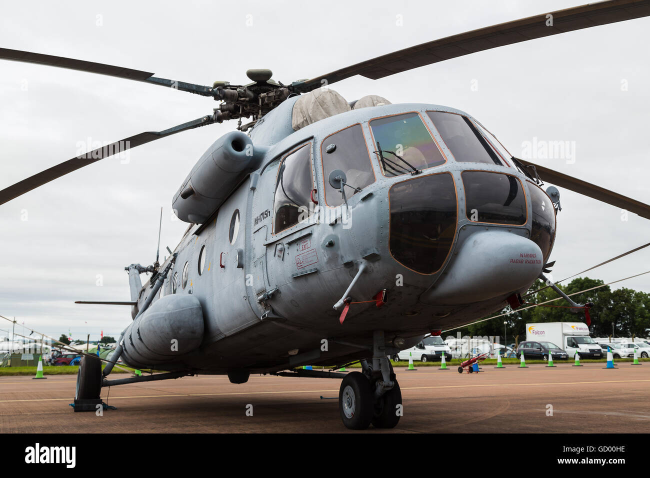 À la recherche jusqu'à un Mil Mi-171 'navire' photographié à la Royal International Air Tattoo 2016. Banque D'Images