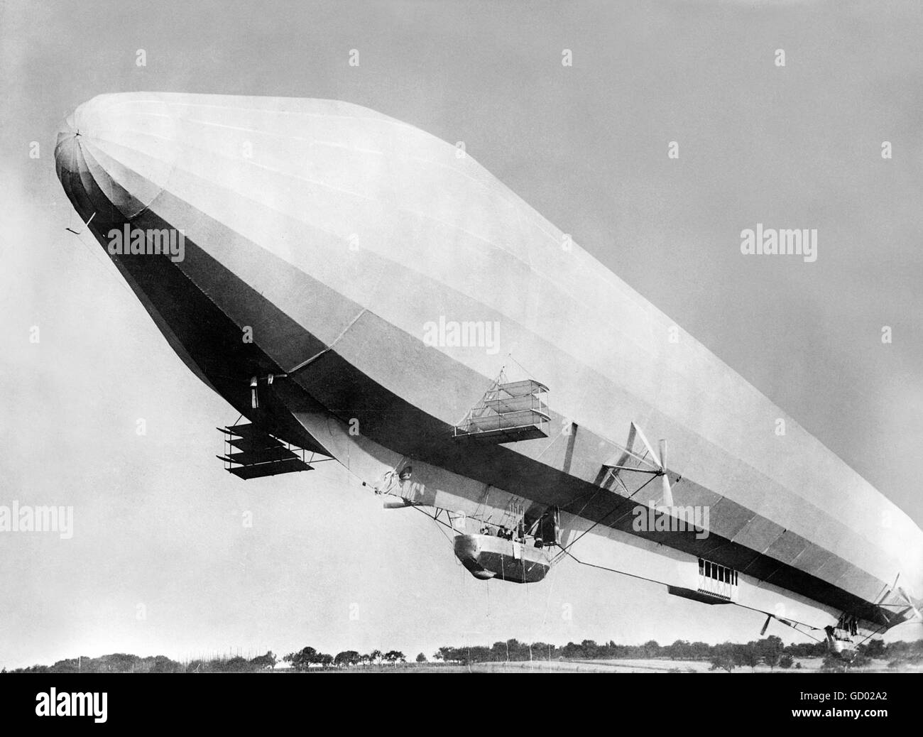 Dirigeable Zeppelin. La PREMIÈRE GUERRE MONDIALE Avant dirigeable Zeppelin Allemand LZ 7. Photo de Bain News Service, 1910. Banque D'Images