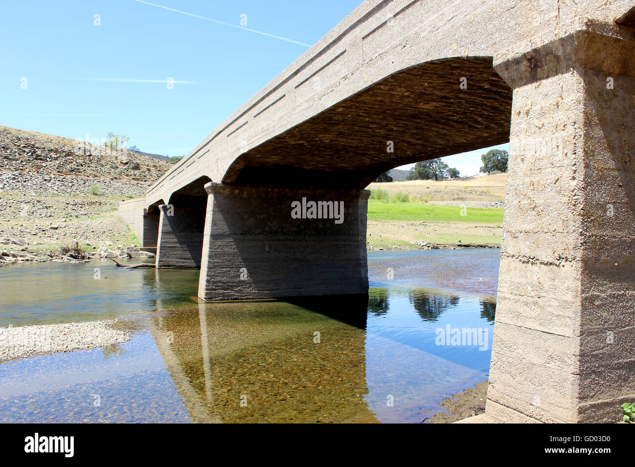 Vieux pont en béton Banque D'Images