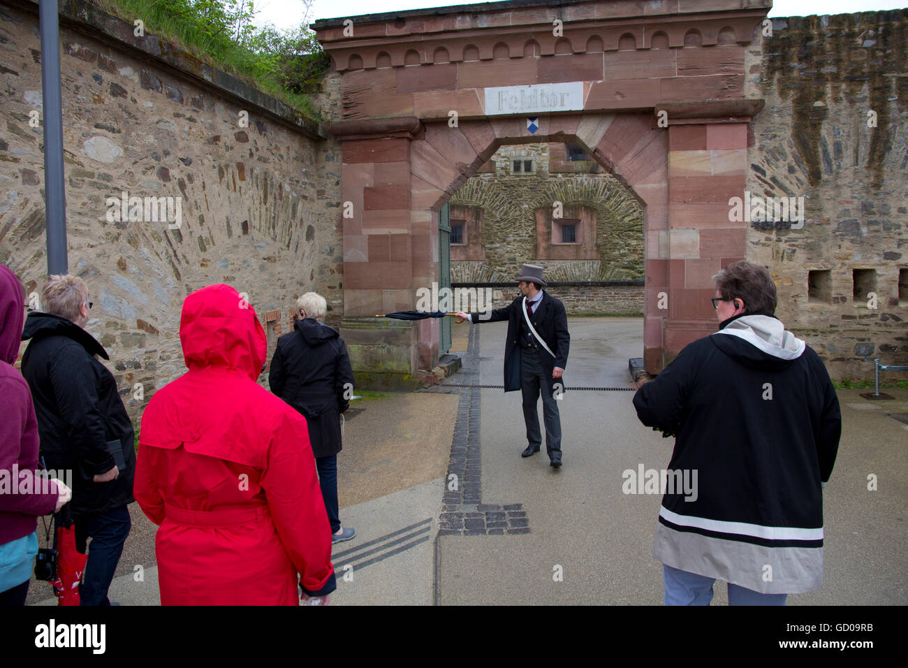Une visite de la forteresse Ehrenbreitstein, conduite par un acteur en costume/guide qui prend sur la personnalité de John Humfrey, un officier britannique. Banque D'Images