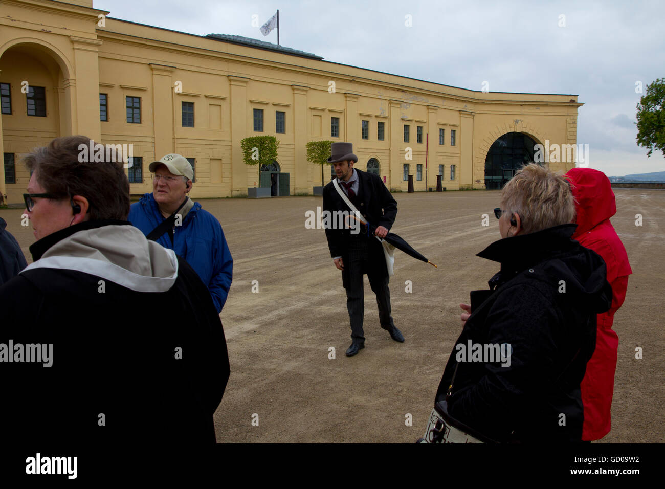Une visite de la forteresse Ehrenbreitstein, conduite par un acteur en costume/guide qui prend sur la personnalité de John Humfrey, un officier britannique. Banque D'Images