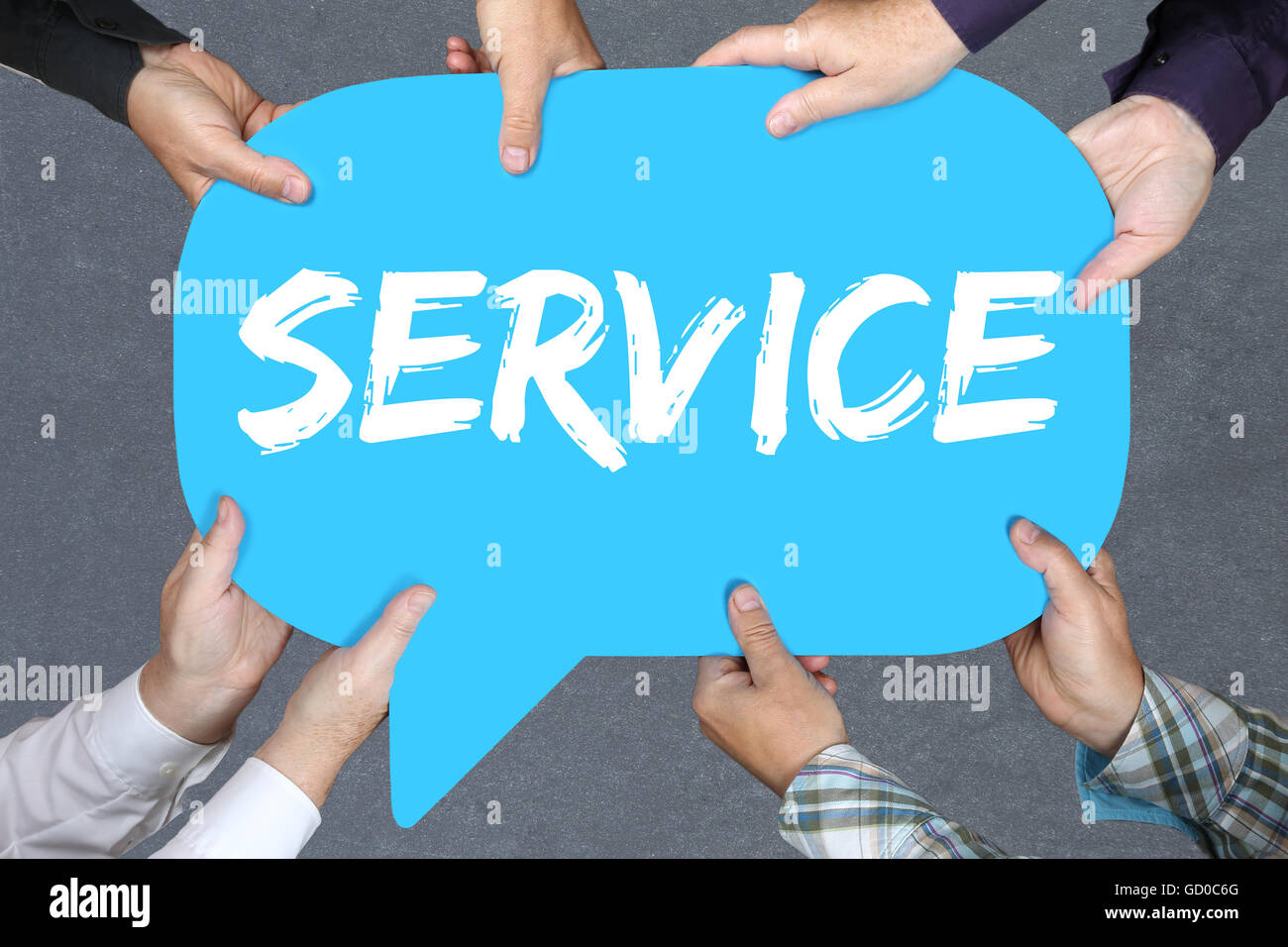 Groupe de personnes tenant les mains avec le mot service support aide assistance contact business concept Banque D'Images Groupe de personnes tenant les mains avec le mot service support aide assistance contact business concept Banque D'Images