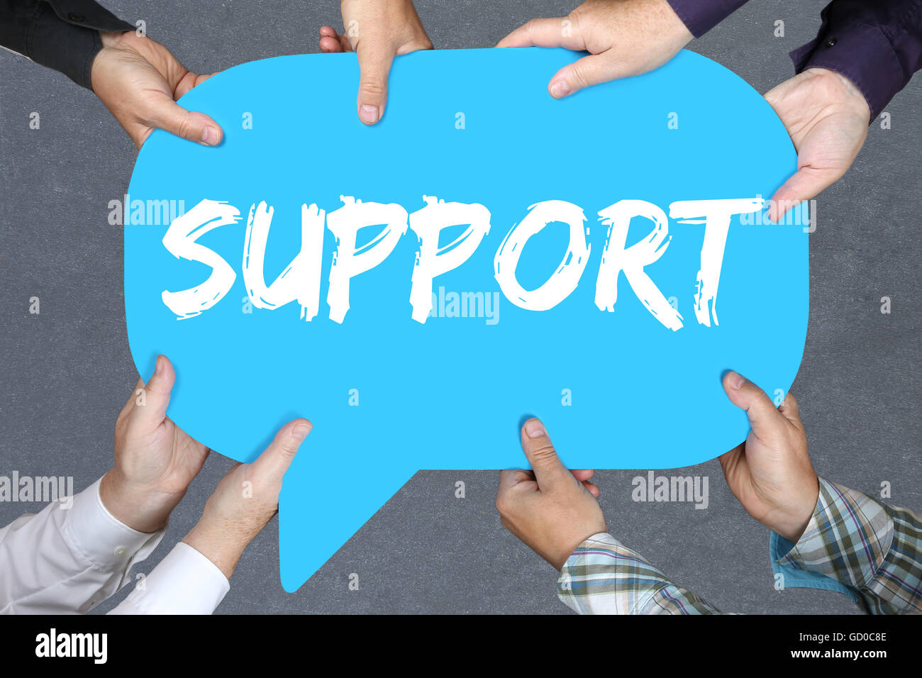 Groupe de personnes tenant avec les mains le mot support aide problème du concept d'entreprise de service à la clientèle Banque D'Images Groupe de personnes tenant avec les mains le mot support aide problème du concept d'entreprise de service à la clientèle Banque D'Images