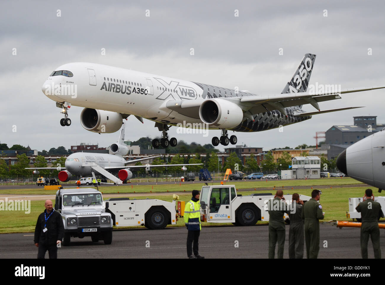 Spectacle aérien international de Farnborough 2016.Atterrissage de l'Airbus A350 Banque D'Images