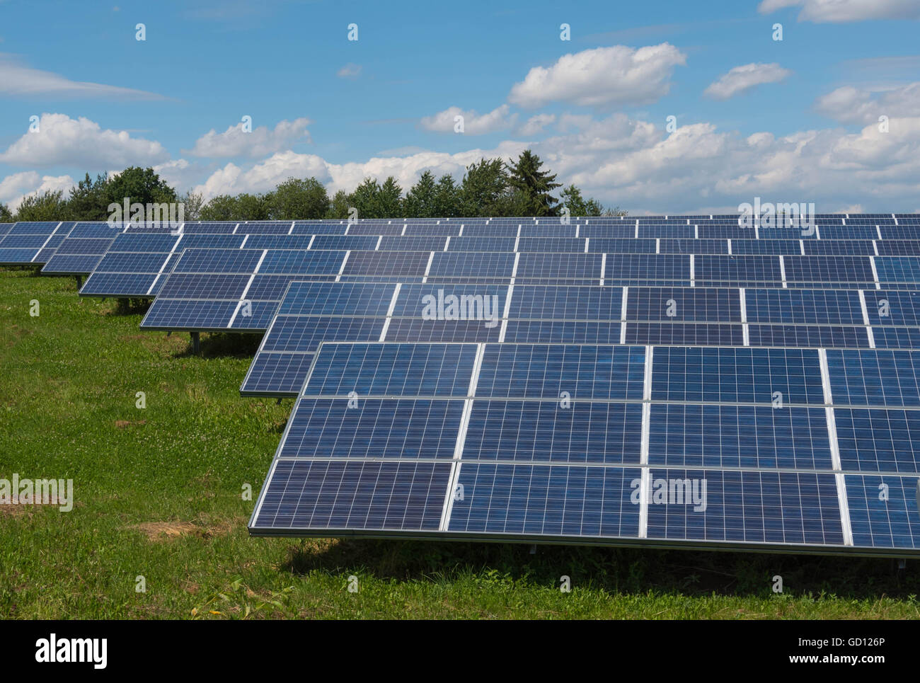 Installation solaire - panneaux photovoltaïque - energie renouvelable Banque D'Images