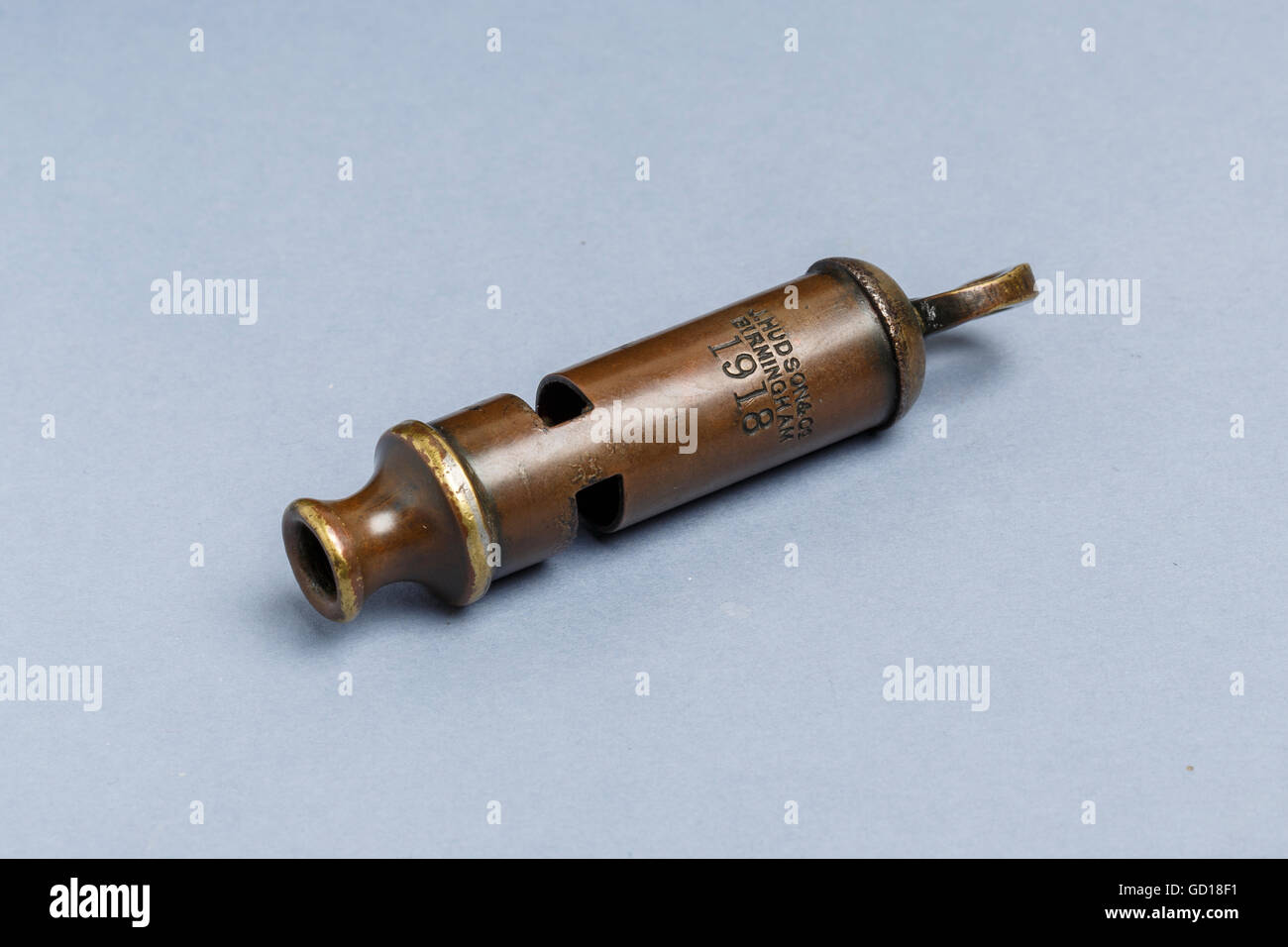 Sifflet militaire, datée 1918 et réalisés par J. Hudson et Co., Birmingham, utilisé par les agents pour un signal à l'avance. Au cours de la 'top' Banque D'Images