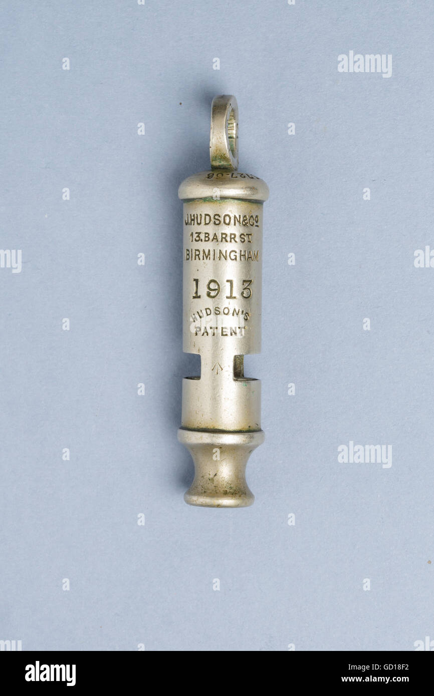 Sifflet militaire, datée 1913 et réalisés par J. Hudson et Co., Birmingham, utilisé par les agents pour un signal à l'avance. Au cours de la 'top' Banque D'Images