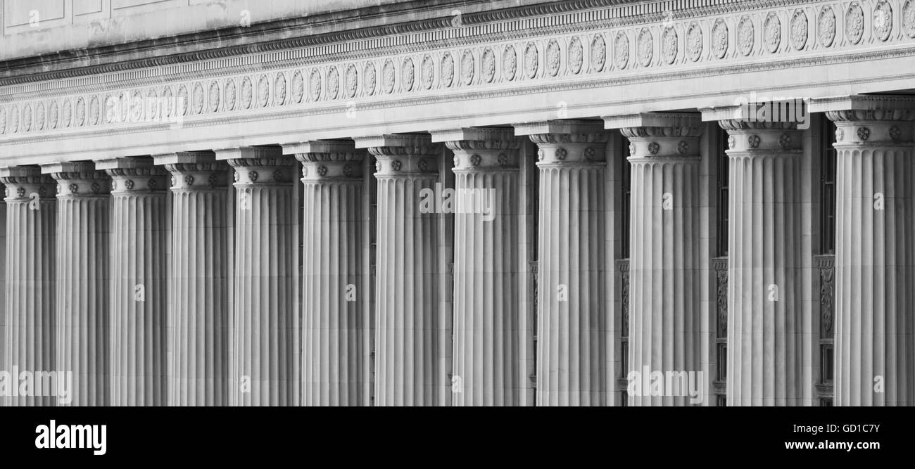 Doric colonnes ioniques sur un immeuble du gouvernement fédéral Banque D'Images