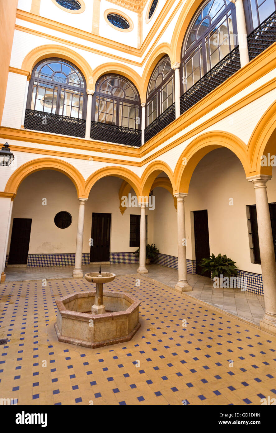 Détail de l'intérieur patio de la Chambre de commerce de l'Alcazar de Séville, Espagne Banque D'Images
