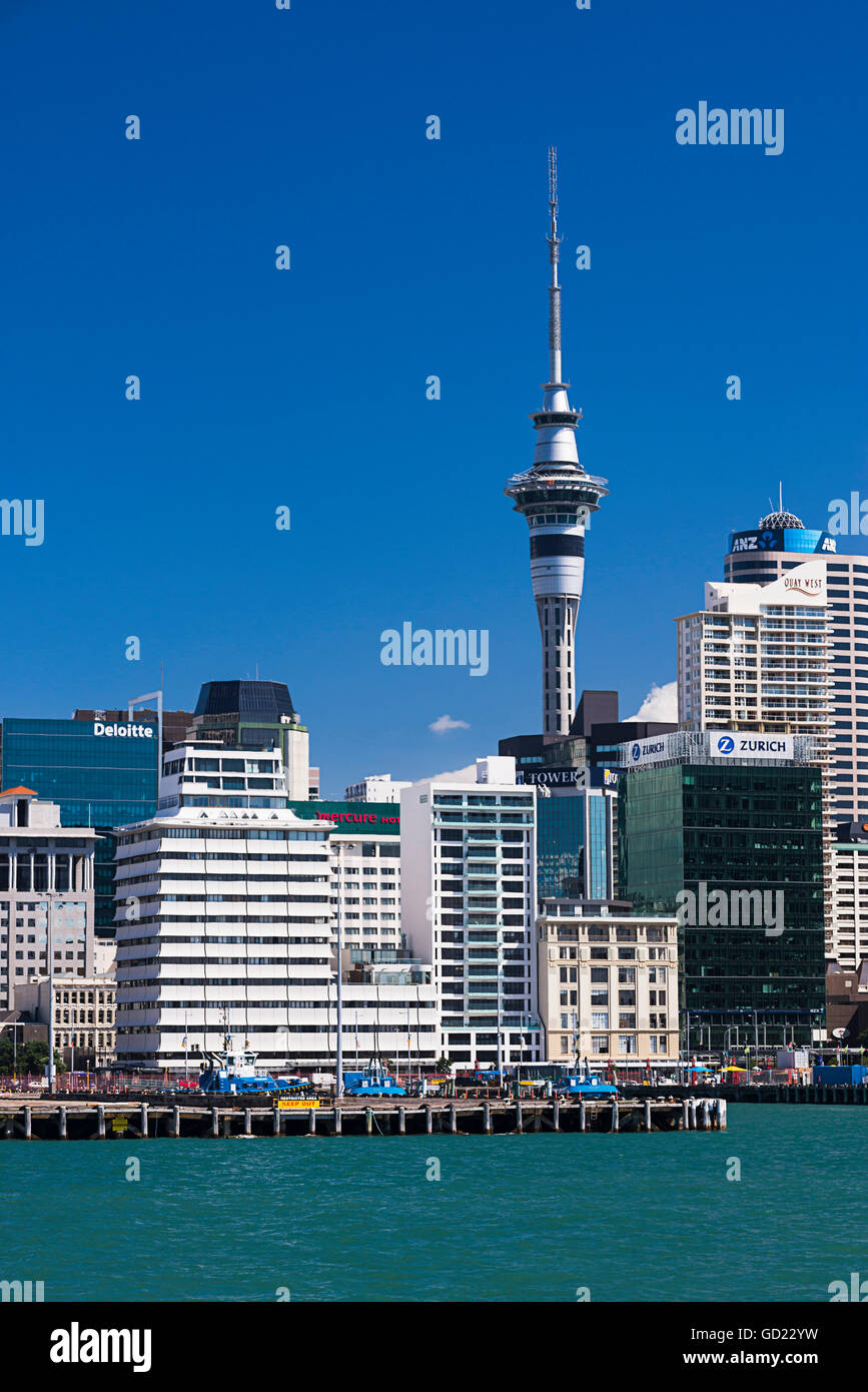Auckland Sky Tower et sur les toits de la ville, l'Île du Nord, Nouvelle-Zélande, Pacifique Banque D'Images
