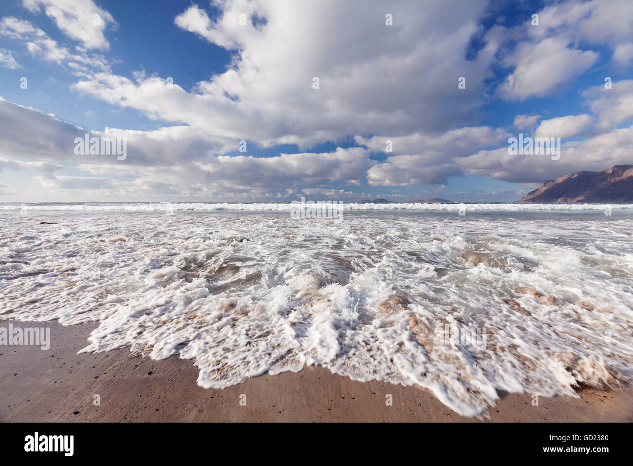 Vue depuis la plage de Famara à l'île de La Graciosa, Lanzarote, îles Canaries, Espagne, Europe, Atlantique Banque D'Images