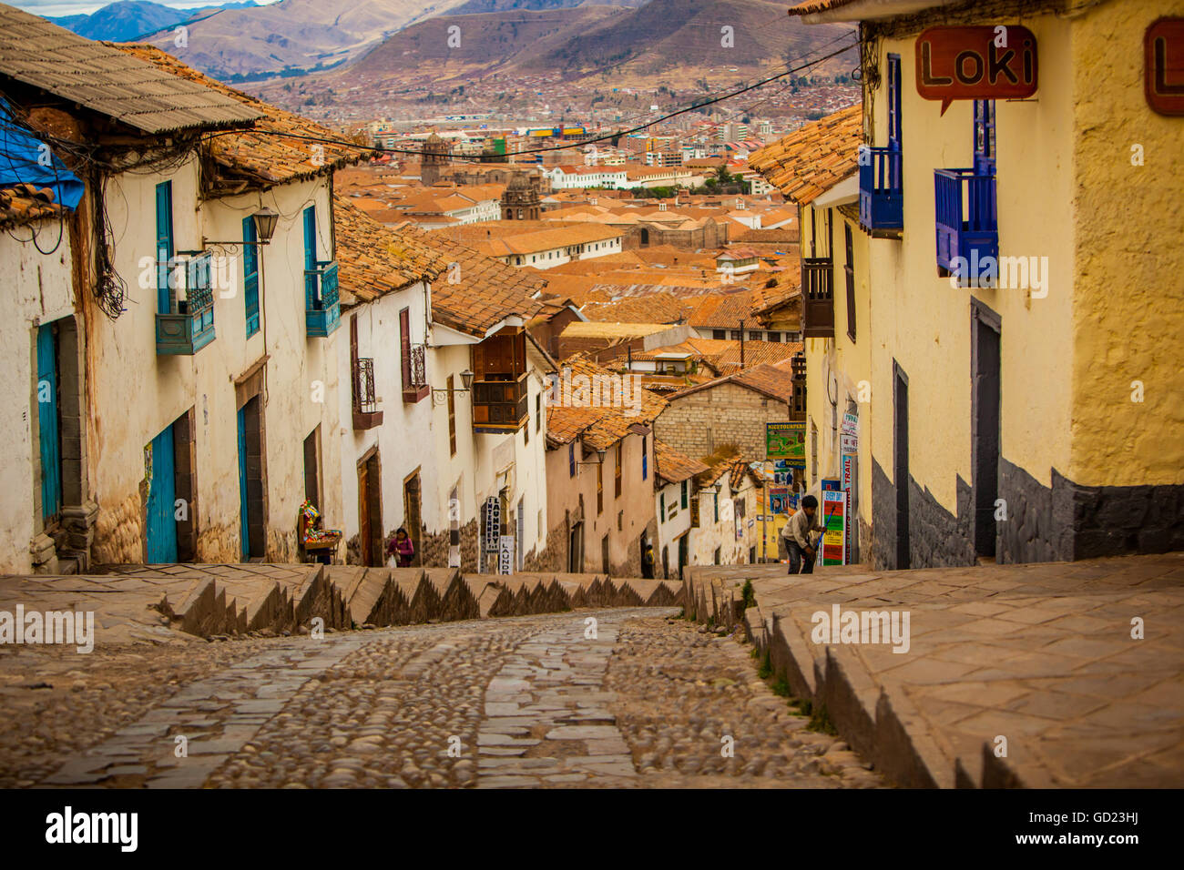 Scène de rue pavées, Cusco, Pérou, Amérique du Sud Banque D'Images