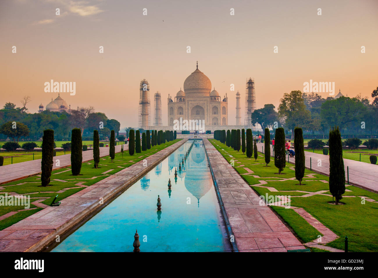 Lever du soleil au Taj Mahal, UNESCO World Heritage Site, Agra, Uttar Pradesh, Inde, Asie Banque D'Images