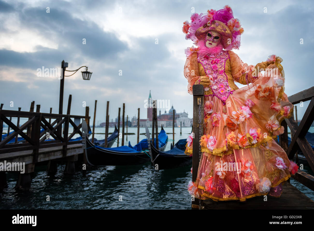 Costume et masque pendant le Carnaval de Venise, Venise, UNESCO World Heritage Site, Vénétie, Italie, Europe Banque D'Images
