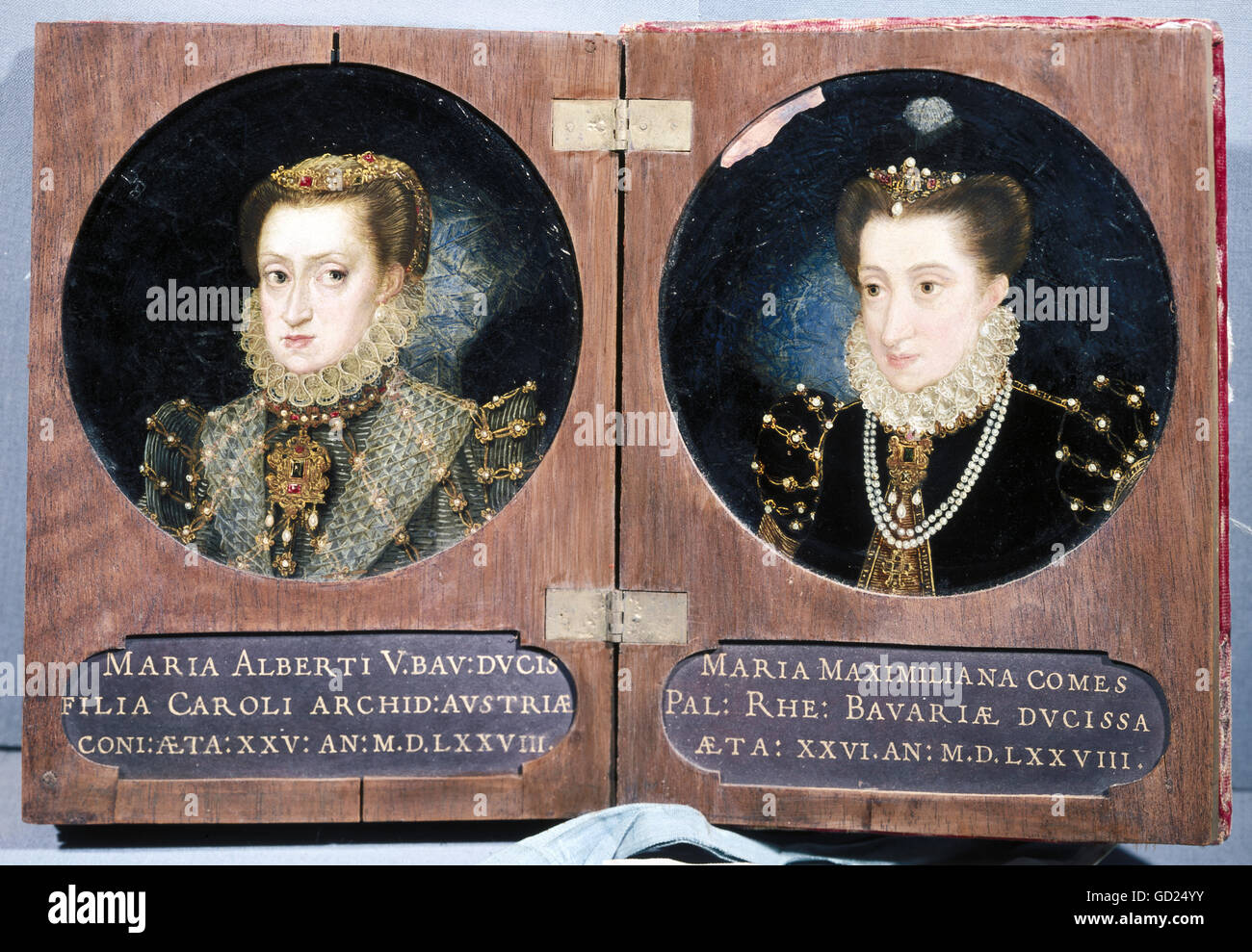 Beaux-arts, peinture, miniature, portrait de Anna Maria de Bavière (1551 - 1608), l'archiduchesse d'Autriche intérieure, et Maximiliana Maria de Bavière (1552 - 1614), 1578, Musée national de Bavière, Munich, l'artiste a le droit d'auteur , de ne pas être effacé Banque D'Images