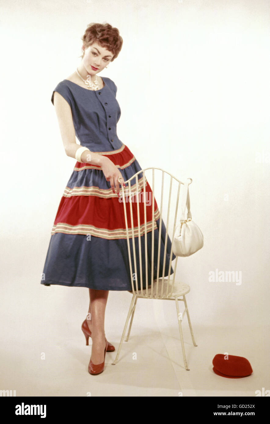 Mode, mode pour femmes, mannequin en robe d'été, 1955, droits supplémentaires-Clearences-non disponible Banque D'Images
