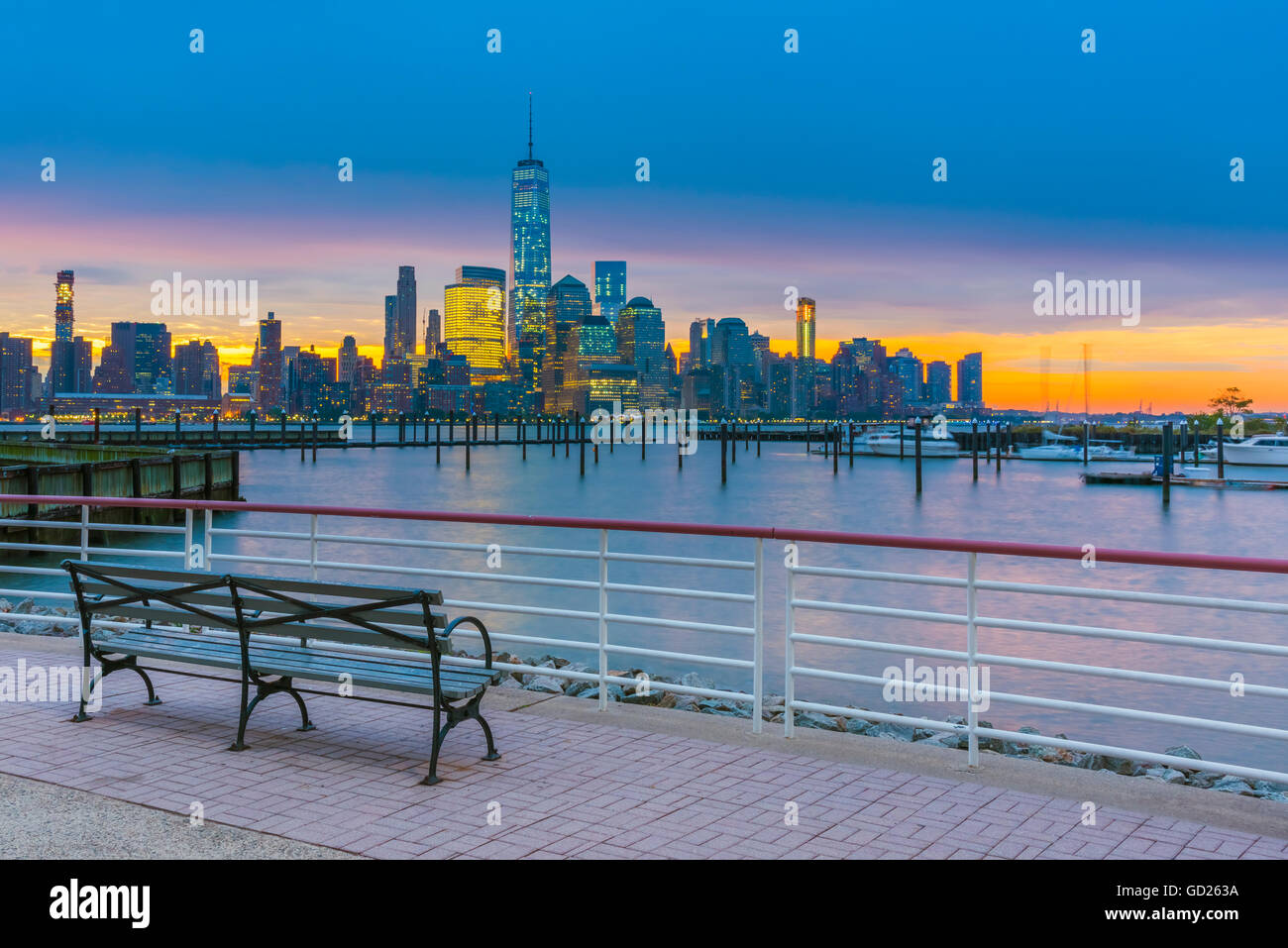 New York skyline de Manhattan, l'ensemble de la tour de la liberté de la rivière Hudson, Harismus Couverture, Newport, New Jersey, USA Banque D'Images
