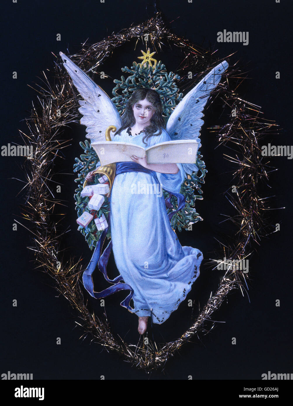 Religion, Christianisme, anges, ange avec partitions et petit panier avec cadeaux, chromolithographe, gaufré, percé, décoration d'arbre de Noël, vers 1890, droits additionnels-Clearences-non disponible Banque D'Images