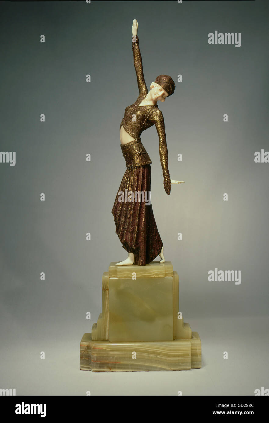 Beaux-arts, Haralamb Chiparus, Demeter (1886 - 1947), sculpture, danseuse,  en ivoire et en bronze, hauteur avec socle 42 cm, vers 1925, Collection E.  Lehmann, Esens, l'Allemagne, l'artiste n'a pas d'auteur pour être