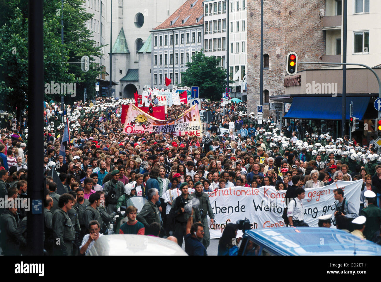 Géographie / voyages, Allemagne, politique, manifestations, manifestation contre le sommet du G-7 à Munich, Rindermarkt, 6.7.1992, droits supplémentaires-Clearences-non disponible Banque D'Images