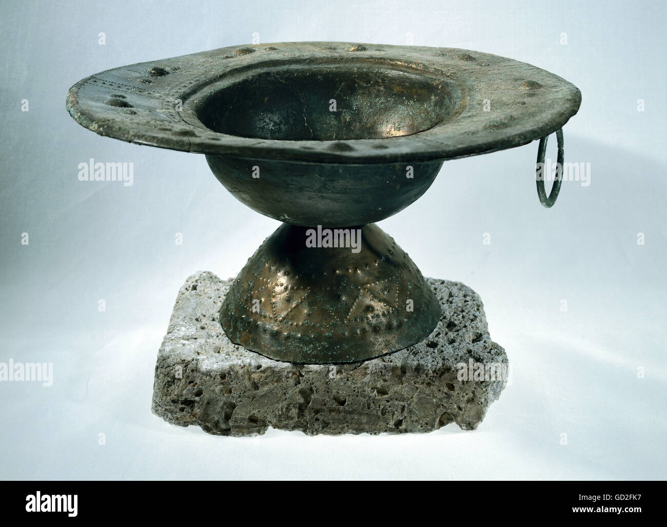 Beaux-arts, antiquité, celtes, sculpture, cuvette ronde, bronze, 6e siècle avant J.-C., Grosseibstaett, en Basse-franconie, Collection archéologique de l'Etat, Munich, l'artiste n'a pas d'auteur pour être effacé Banque D'Images