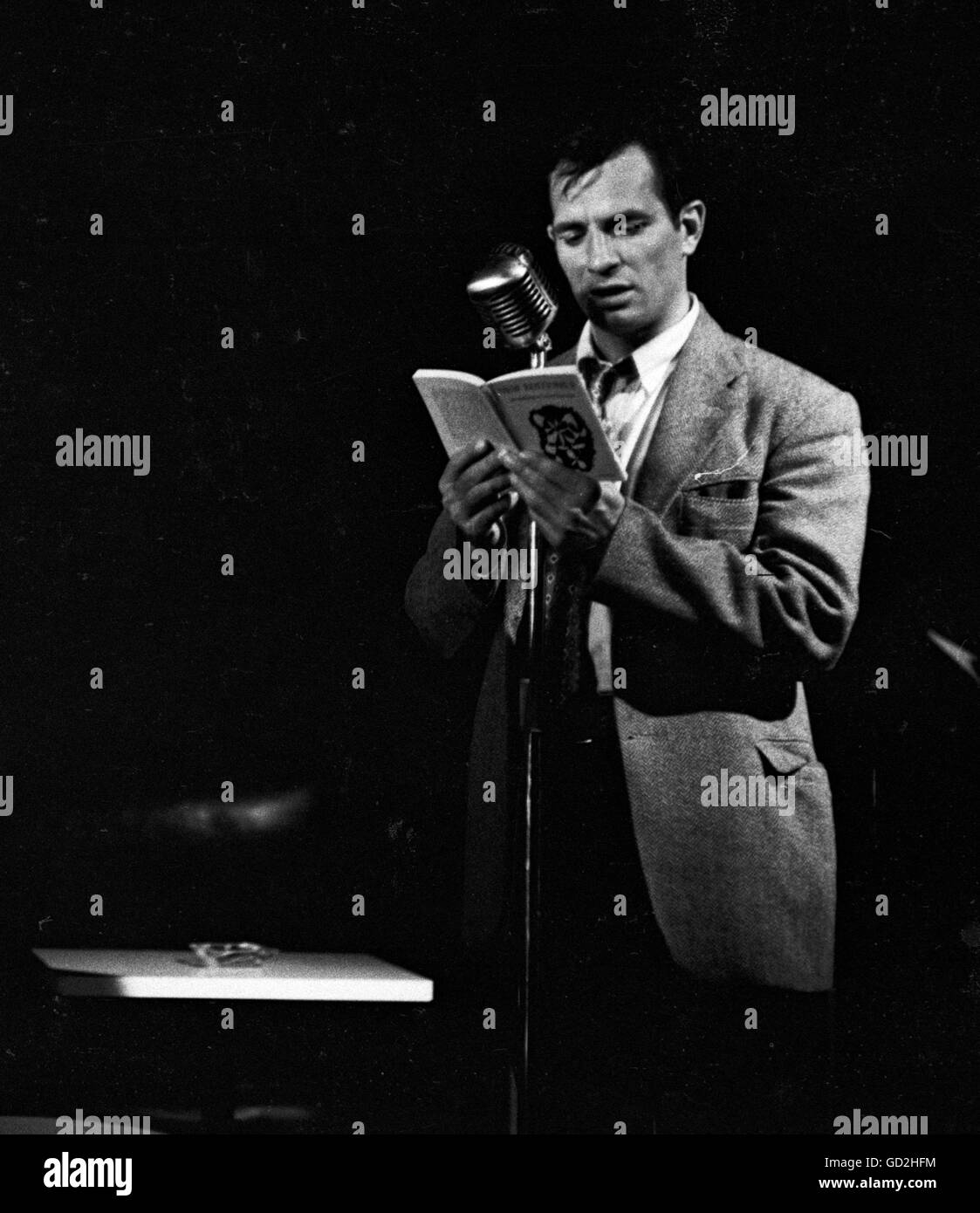 Jack Kerouac à une lecture de poésie Banque D'Images